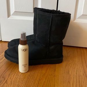 Women’s black short uggs